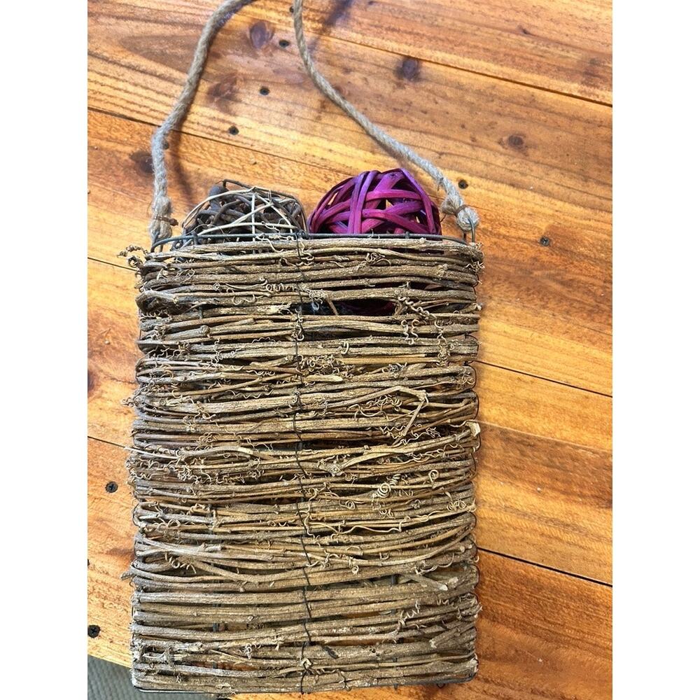 Rustic Grapevine Wall Pocket Basket Hanging Farmhouse Decor Natural Twig Vase